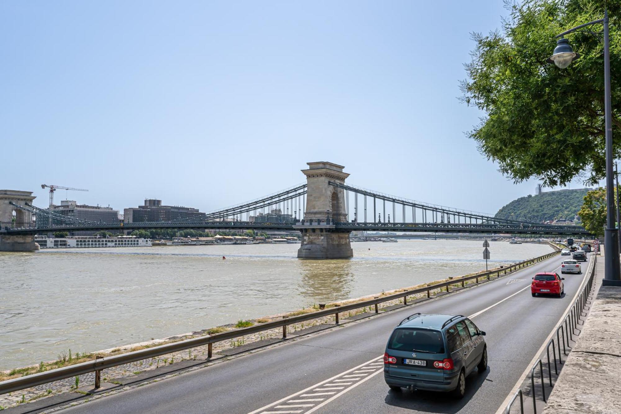 Danube Waterfront View At Chain Bridge Budapeszt Zewnętrze zdjęcie